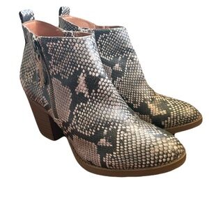 Universal Thread Snakeskin Pattern Ankle Booties